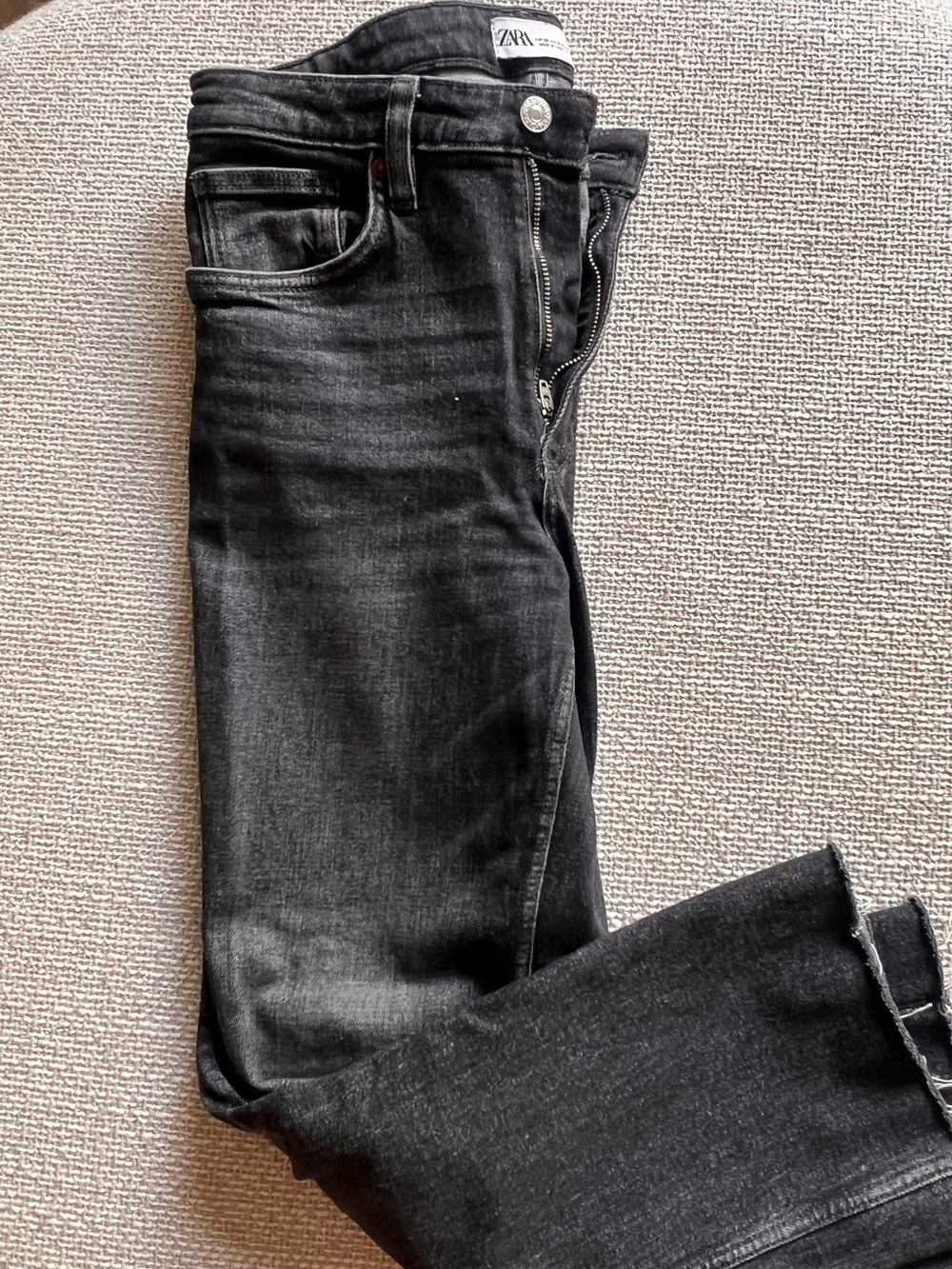 ZARA Women’s Cropped Black Washed Jeans / sz 4